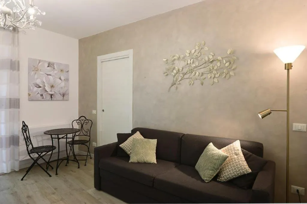 Cavour Apartments Saló Italien