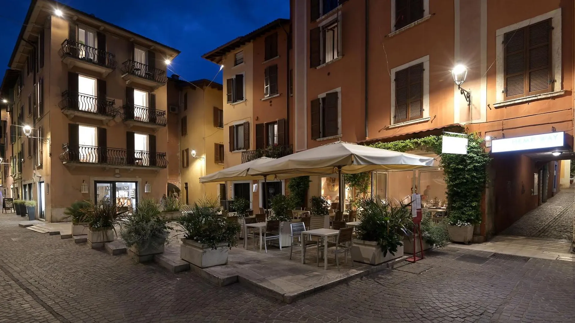 Cavour Apartments Salò 0*,  Italien